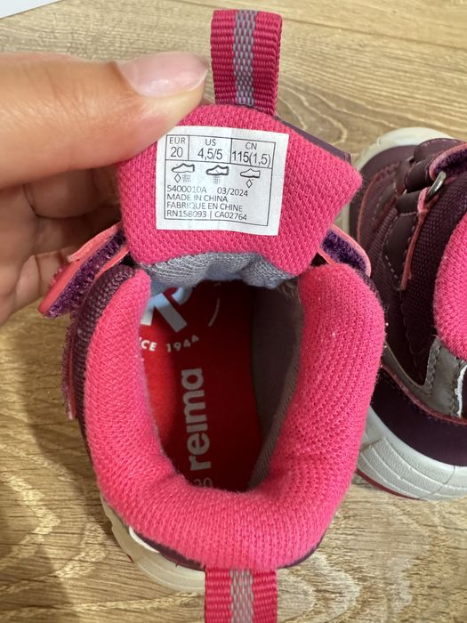 Продам обувь для девочки бренд Reima