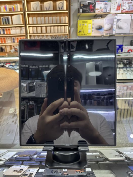 Samsung Z Fold 7 12/512 gb Vietnam holati yaxshi