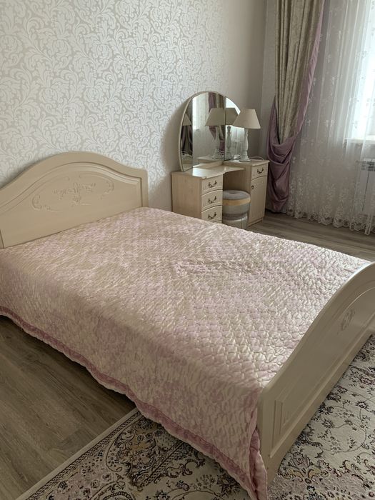 Мебель шторв люстра  ковер