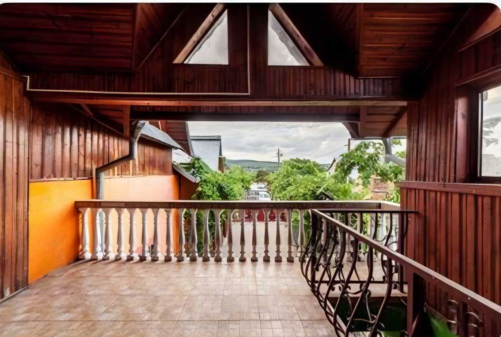 Casa cu teren de vanzare in Golesti (Stefanesti]