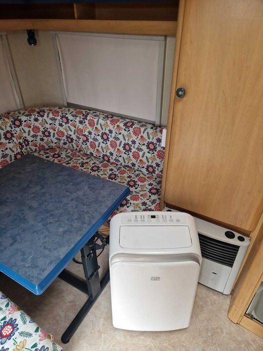 Rulota Hobby DeLuxe 470 cu 2 zone, Aer Conditionat, Boiler, Panouri