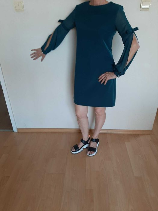 Рокля с ръкави от воал