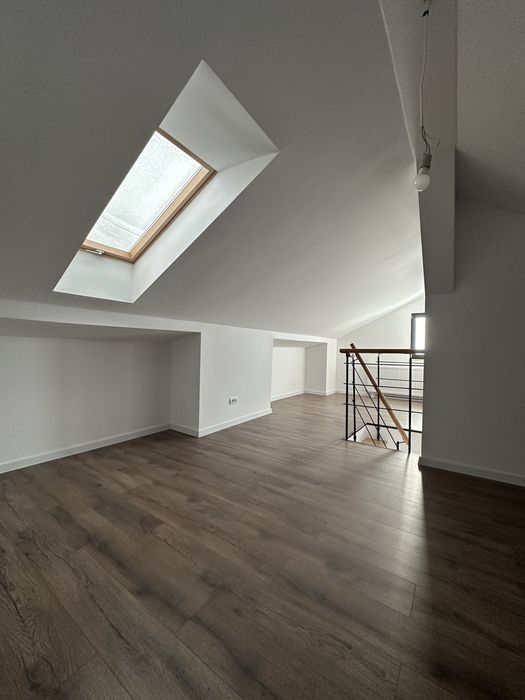 Vand 1/2 duplex Mosnita Noua