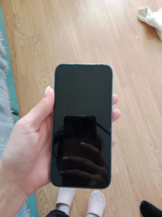 Продаю Iphone 13