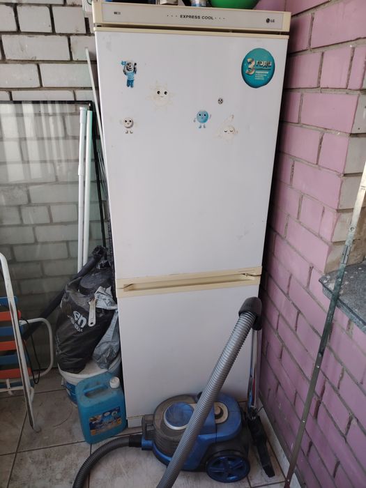 Холодильник и пылесос