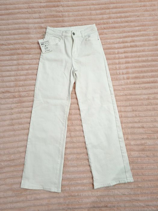 Дамски бели дънки с етикет