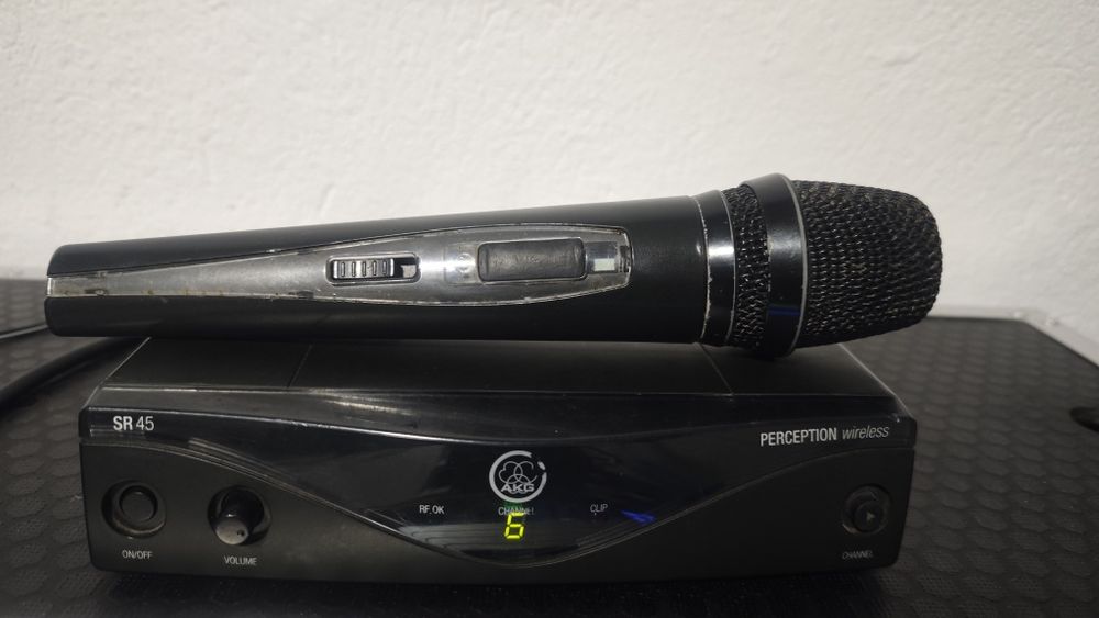 AKG Perception Безжичен вокален микрофон