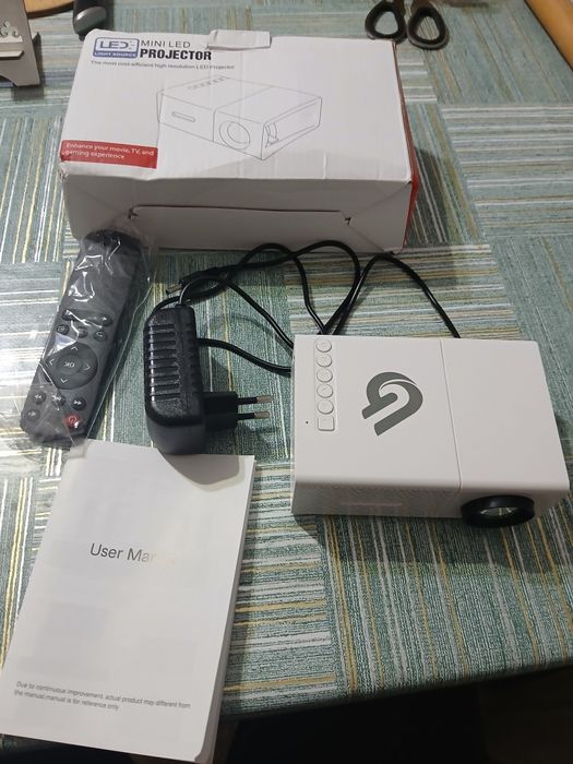 Портативный мини проектор