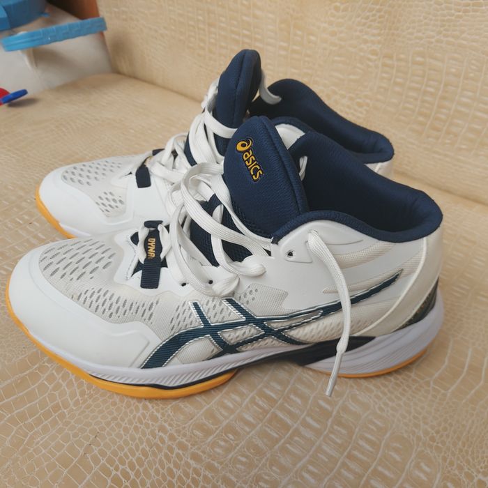 Продам кроссовки Asics