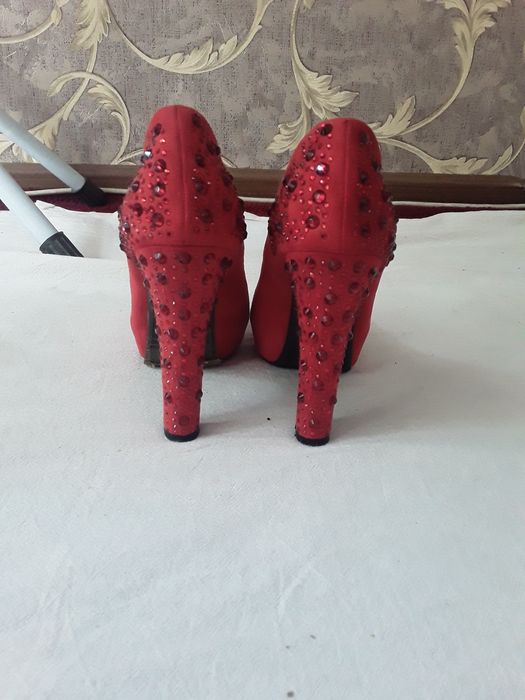 Платформа туфли кийганда жудахам чиройли туради янгидай турибти