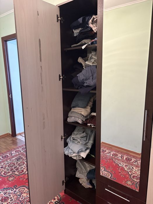 Продам б/у шкаф для одежды и вещей