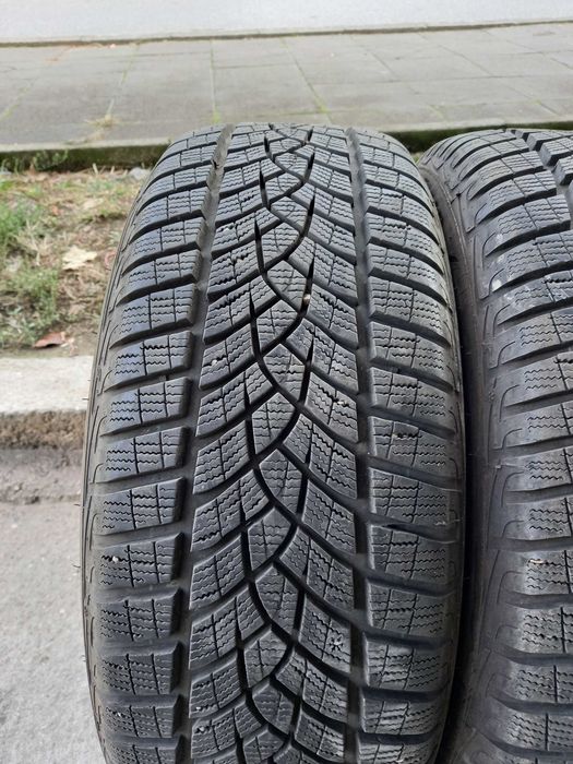 215/55 R17 GOODYEAR UltraGrip