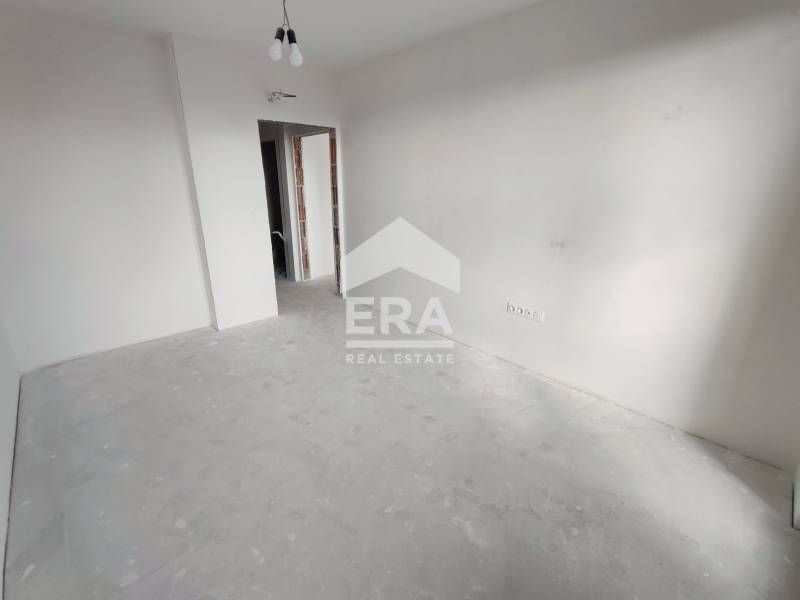 Продава се Двустаен апартамент в Варна, Победа - 68 кв.м за 1200 €/кв.м - Снимка #7