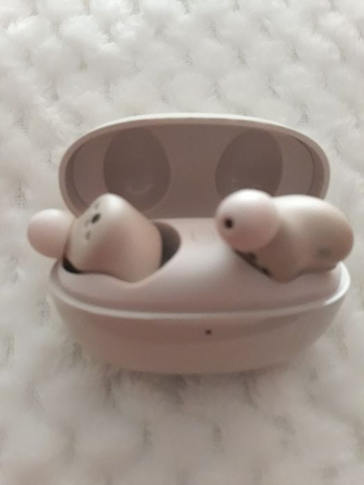 Vand casti audio wireless.