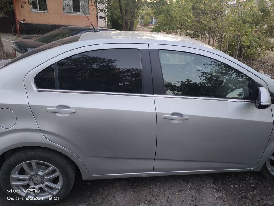 Срочно продаю машину автомат