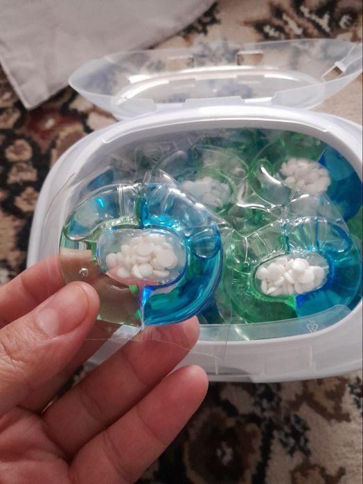 Kir yuvish kapsulasi. Idishida 61 ta kapsula bor sifati alo.