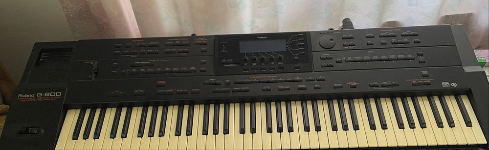 Roland G-800 cu stativ (si optinal case +400)
