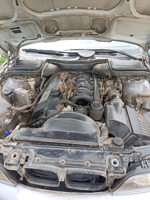 Автомобиль бмв520 е39