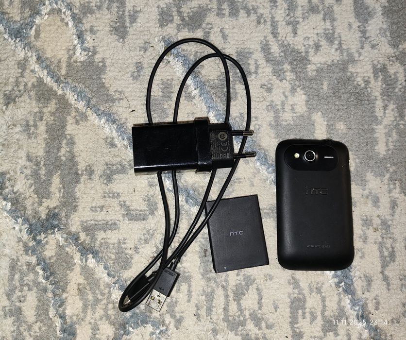 Смартфоны Galaxy A51 и HTC Wildfire S