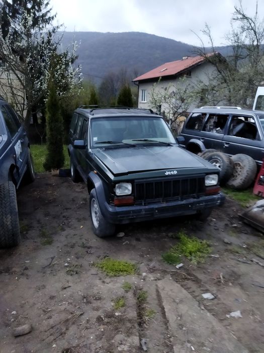 Джеп чероки 2.5  дизел на части 90 год