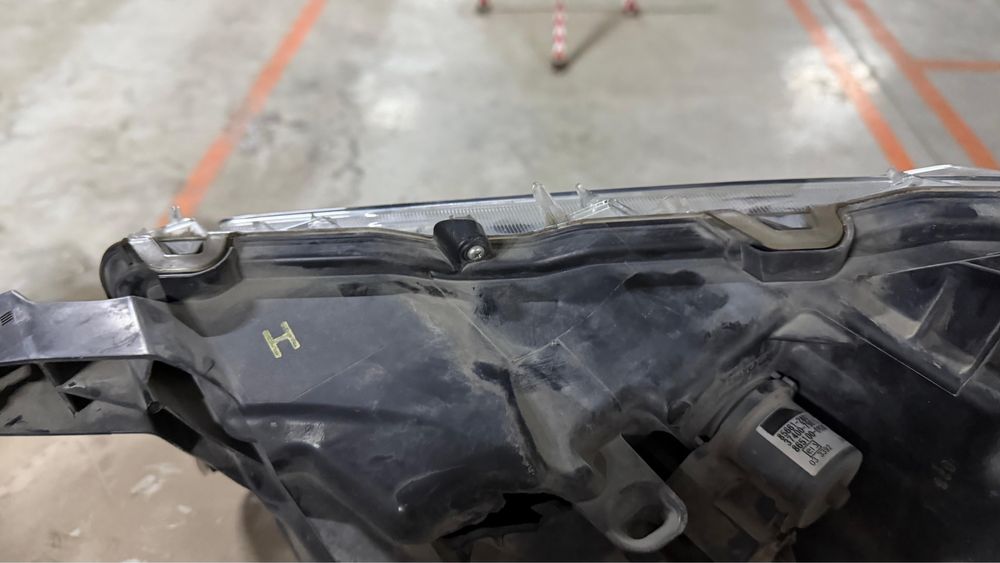 Права фара toyota prado