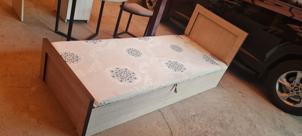 Продается кровать сундук. Длина 190 см, ширина 80 см.