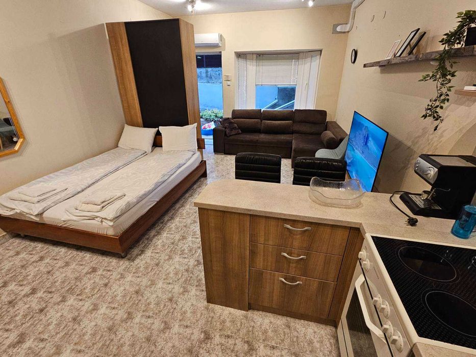 Нощувки - Bright and Cozy Studio w/ Garage near the Center