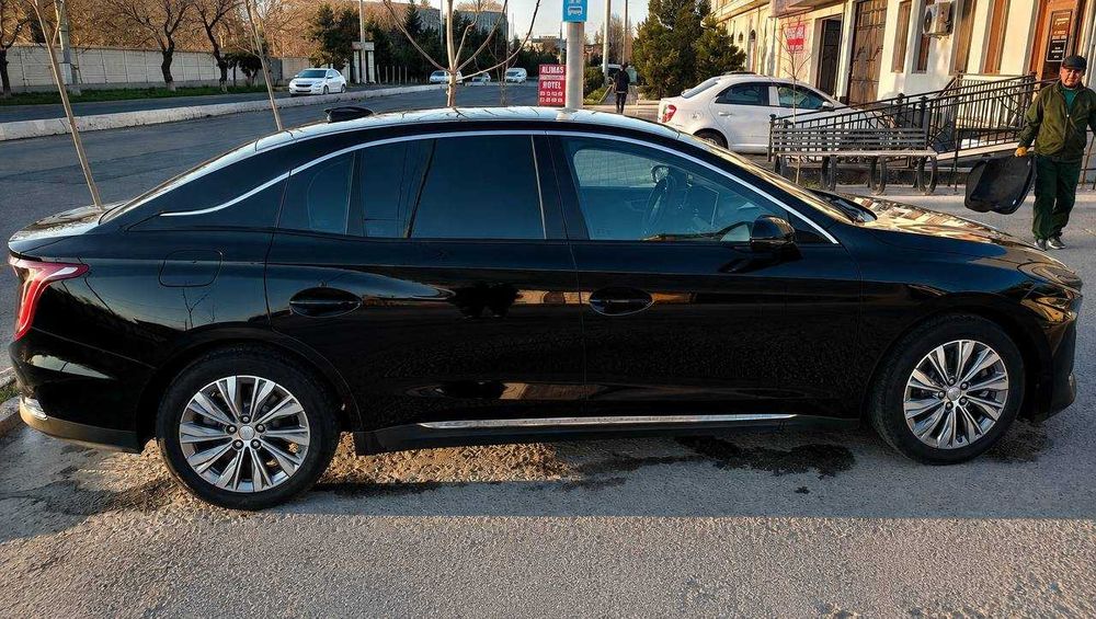 Срочно Продается Hongqie e-qm5 500km.
