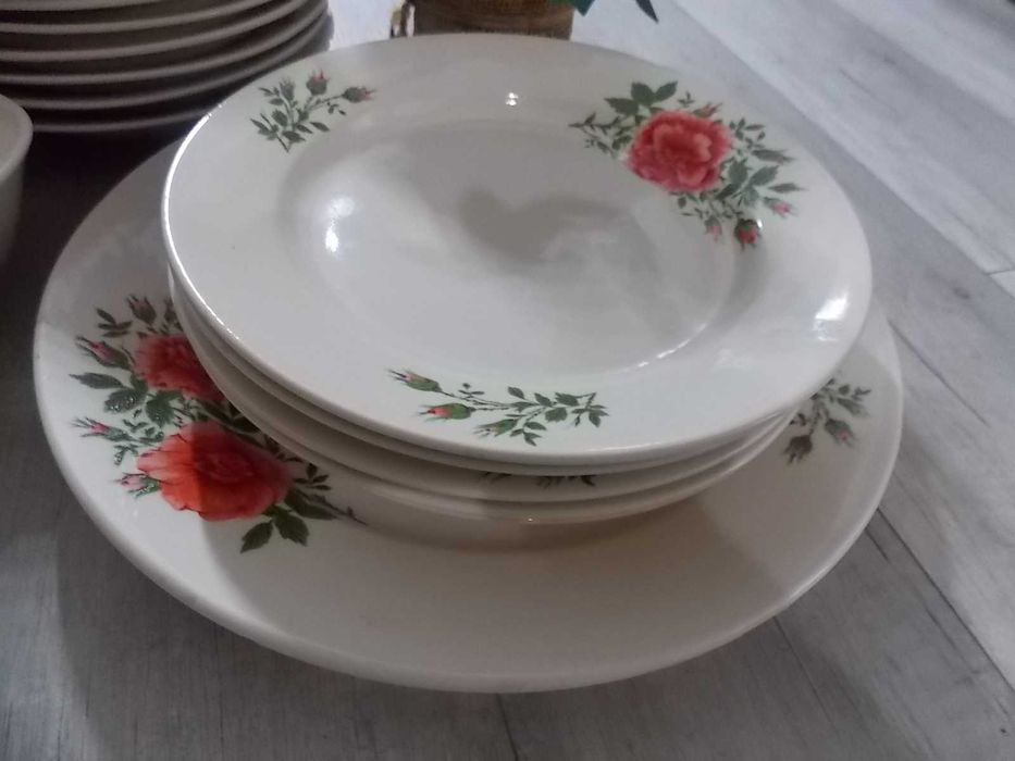 serviciu de masa din portelan anilor 70 - 180 lei