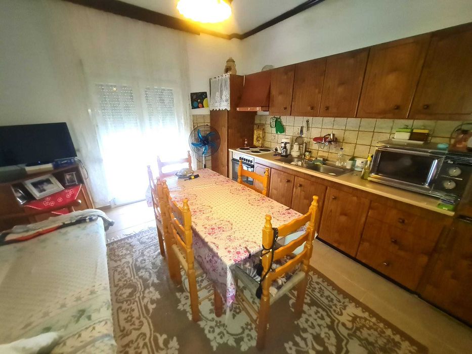 Продава 2 ет къща 240 м2 с двор 1200 м2 в Аспровалта, Гърция