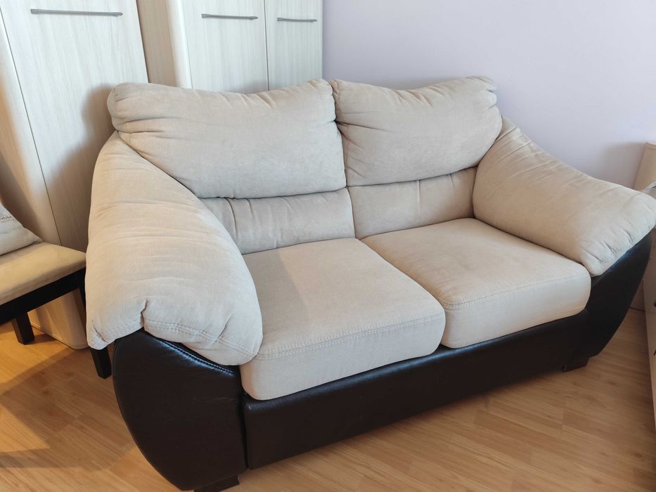 Диван двойка бежов