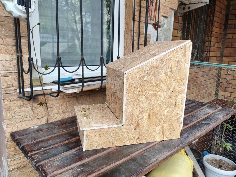 Гнездо для кур с яйцесборником