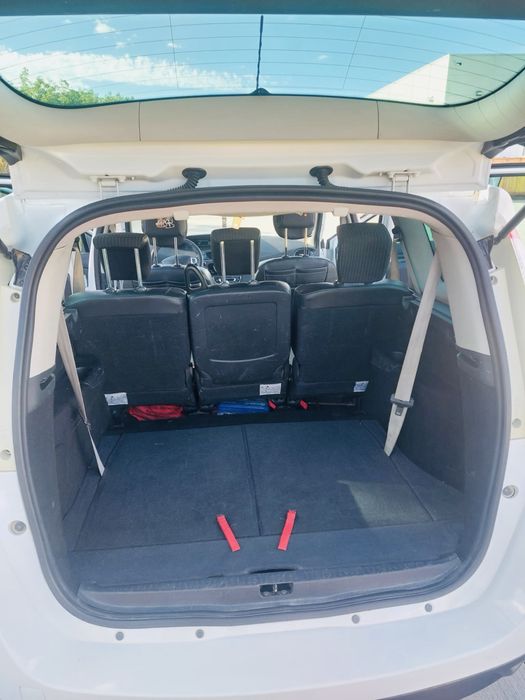 Renault Megane Scenic 7 locuri