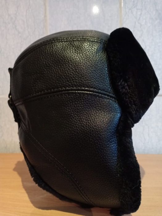 Зимняя мужская шапка