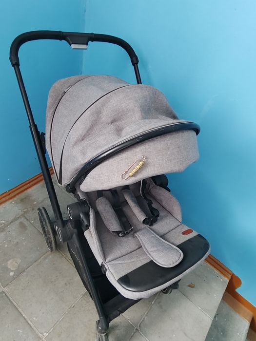 Продам коляску с подарком