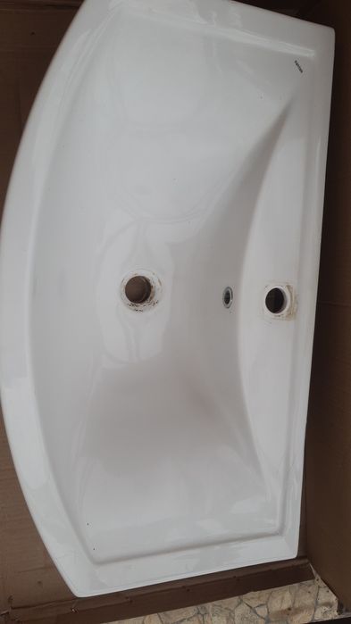 Раковина с тумбой с сместителем