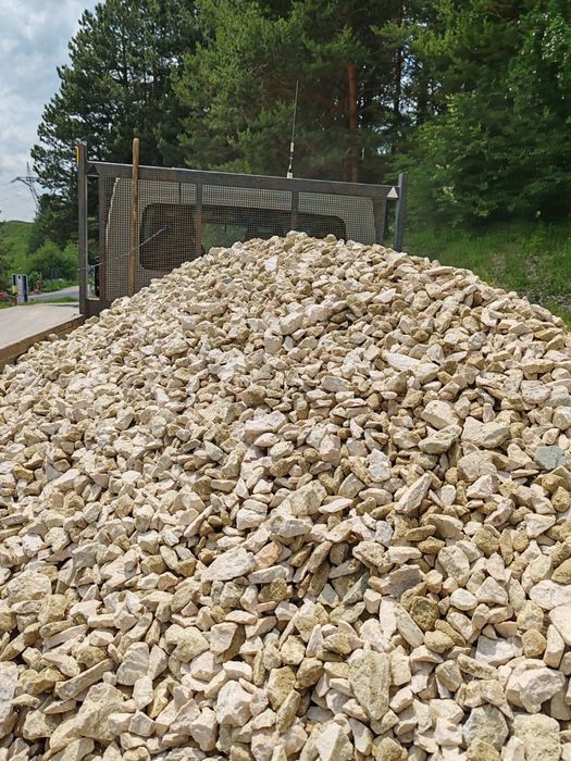 Nisip, margaritar, amestec spartura chisai, balegar, piatra de calcar