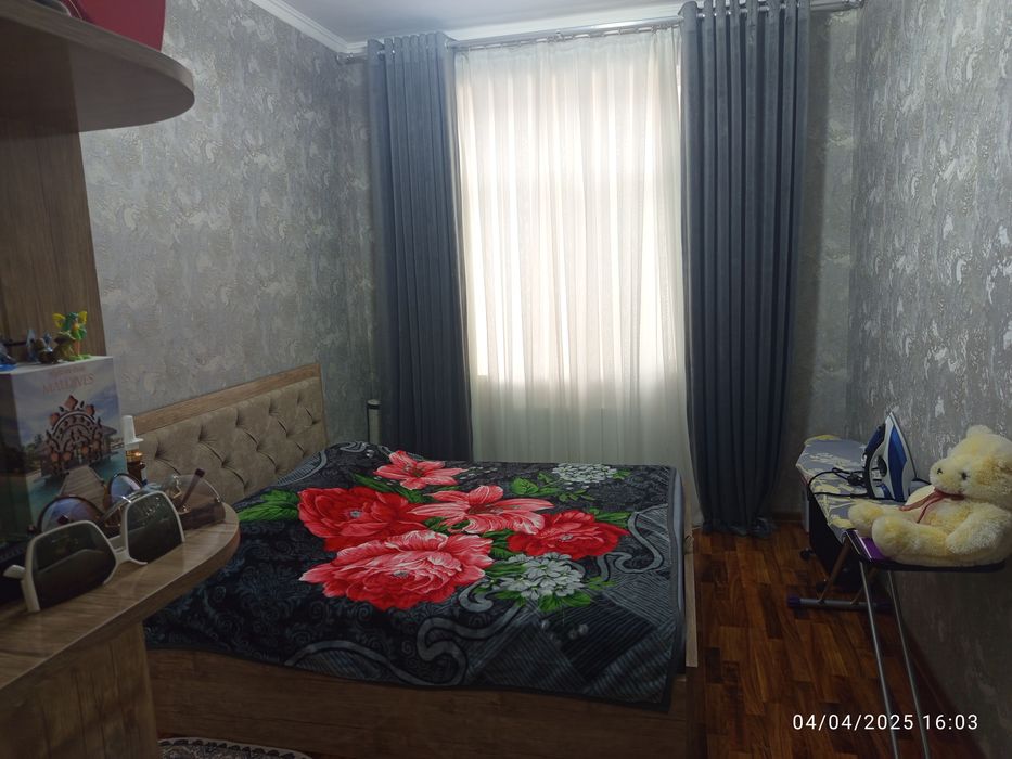 3 xonaliy dom sotiladi.