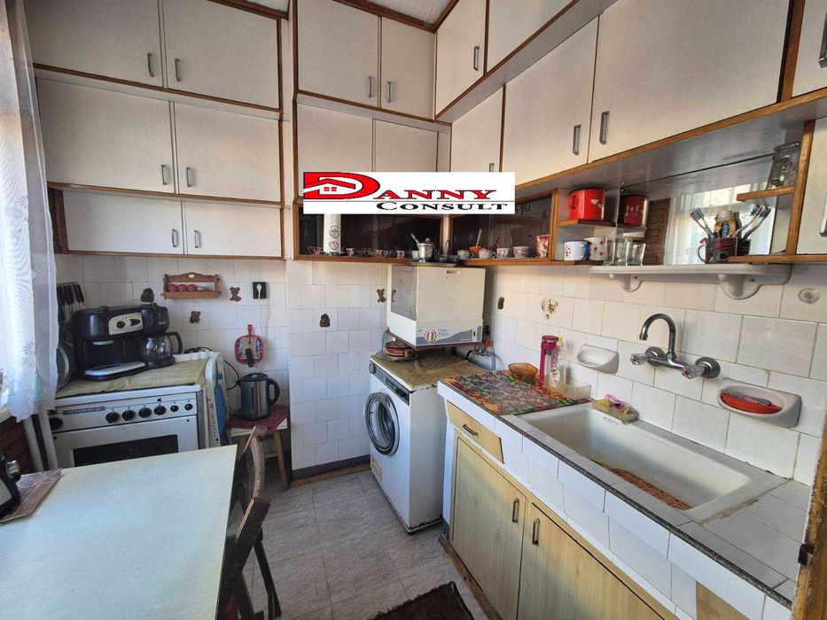 Тристаен апартамент в гр. В. Търново до Пожарната