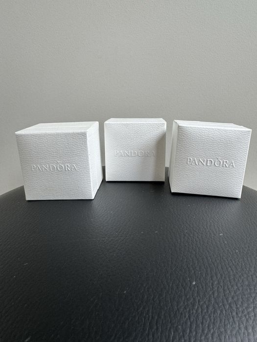 Кутии и торбички Pandora