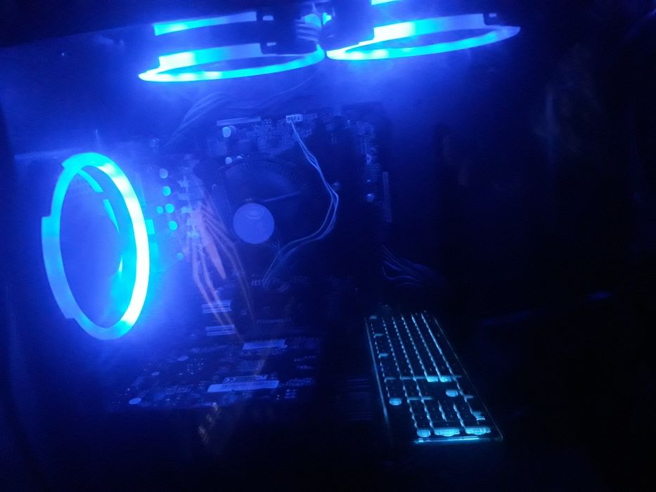 Vand PC de gaming , specificati in descriere.