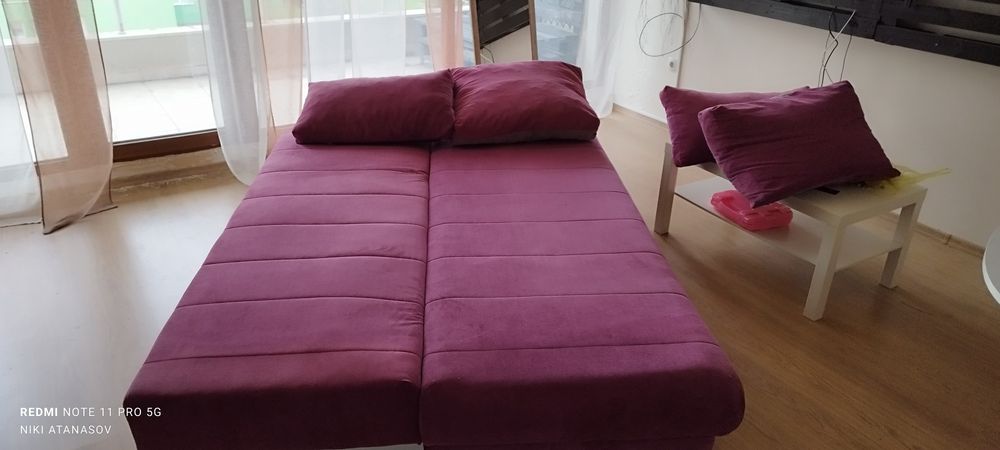 Разтегателен Диван Розов със 4-тири възглавници