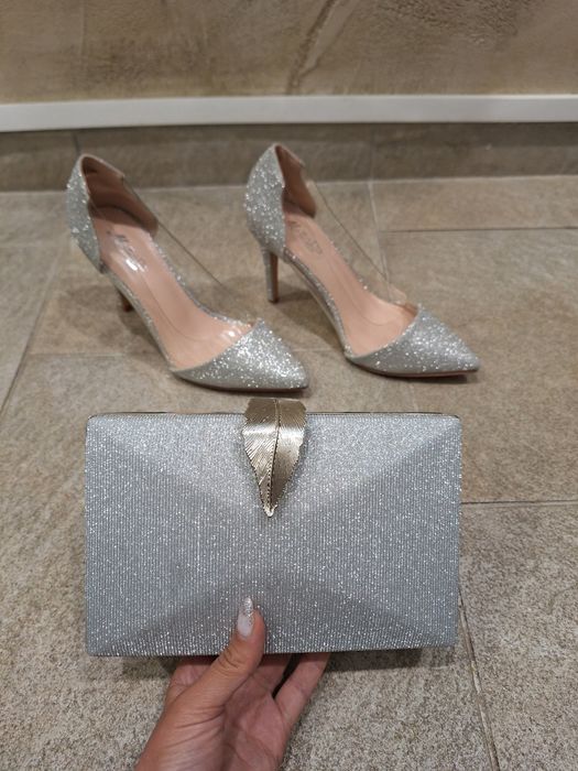 обувки 36 номер и сребриста чанта 
Носени за 1 час 
Цена: 100