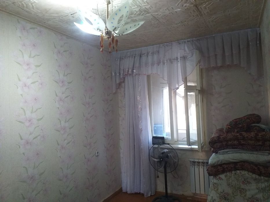 Zarafshon shahar 11 kichik tumani 37-uy 2 xonalik xonadon sotiladi