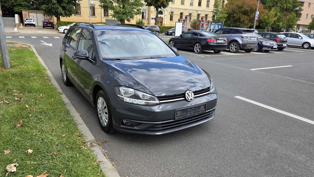 Vand/Schimb/Rate VW Golf 7 Facelift 2020, TVA deductibil, incalzire scaune, clima, senzori parcare, navi color, 2 seturi roti, pilot, carte service