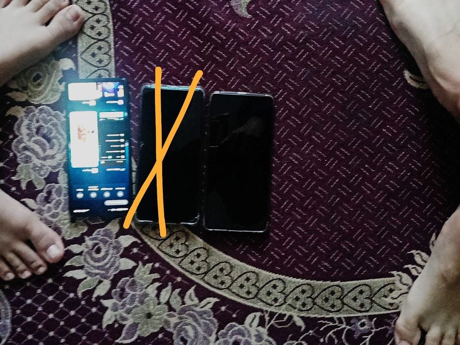 Samsung s10 5g and 3 phone