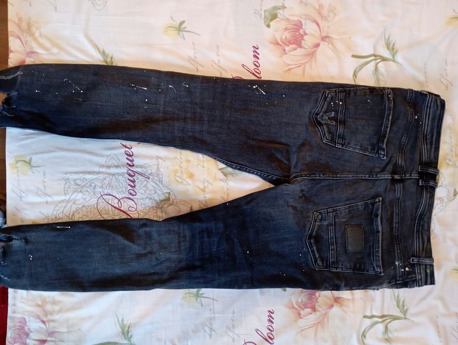 Vând blugi Zara noi