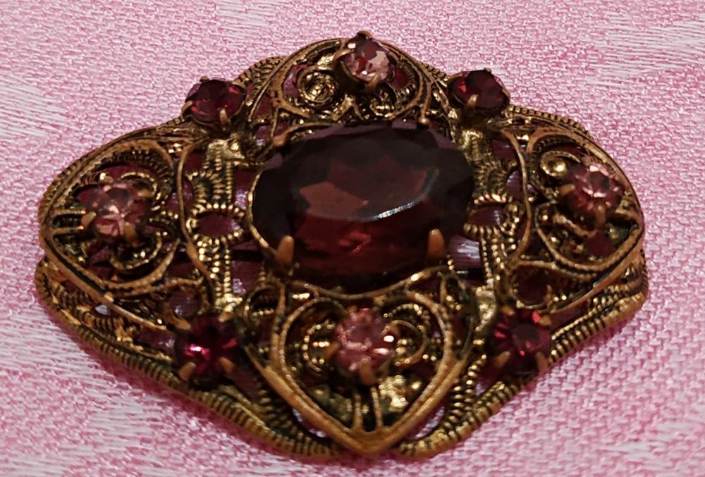 Брошка бабушкина