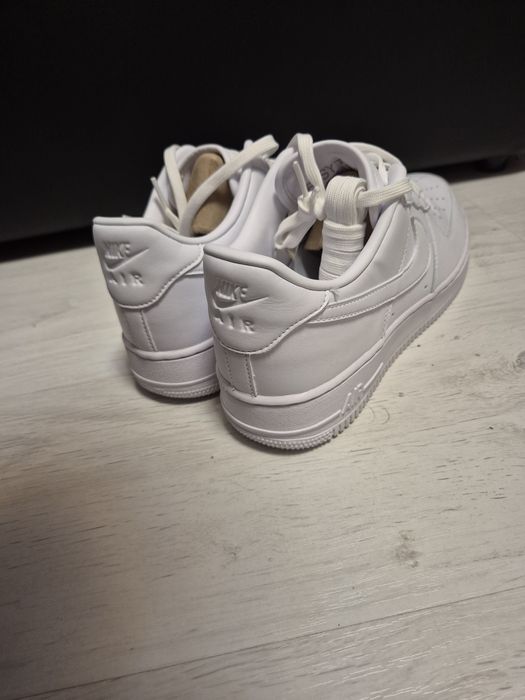 Vand adidasi nike