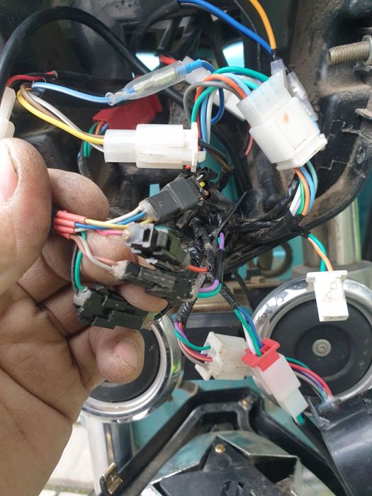 Reparati trotinete/scutere electrice de orice fel.